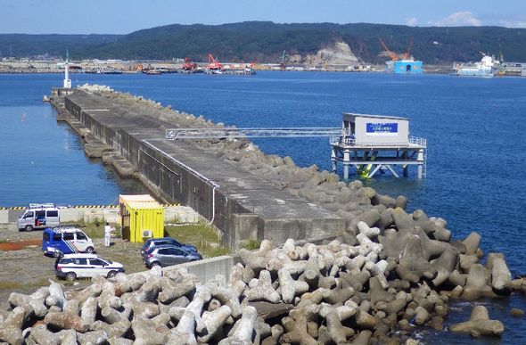 日本初の波力発電所が完成 海中で波を受けて陸上に送電 1 2 スマートジャパン
