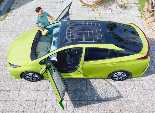 太陽光発電で1日に最長6キロ走る 環境性能を追求した プリウスphv 電気自動車 1 2 ページ スマートジャパン