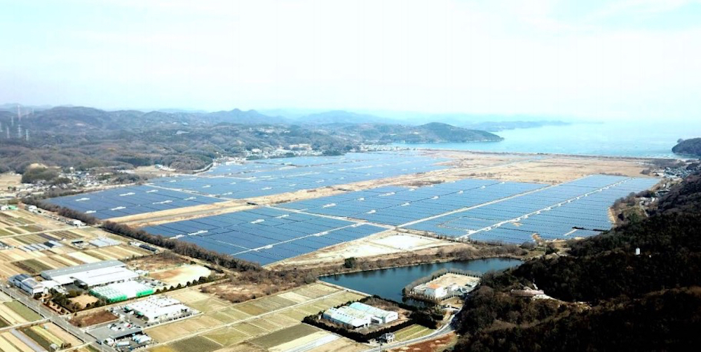 塩田跡地を生かす235MWの超大型メガソーラー、ついに試運転を開始：太陽光