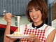 東原亜希さんが「i-MiEV」でアウトドア料理に挑戦