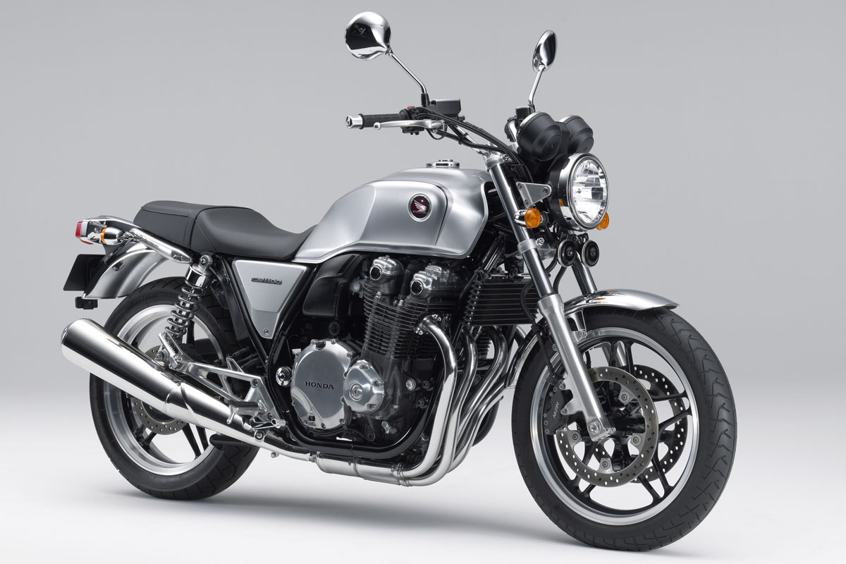 ホンダ、細部までブラックで統一した大型バイク「CB1100 BLACK STYLE