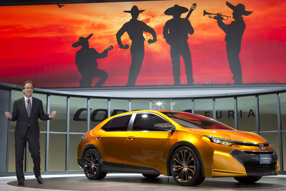 米トヨタ カローラの名前を冠する小型セダン カローラ フーリア 披露 デトロイトモーターショー13 Itmedia ビジネスオンライン
