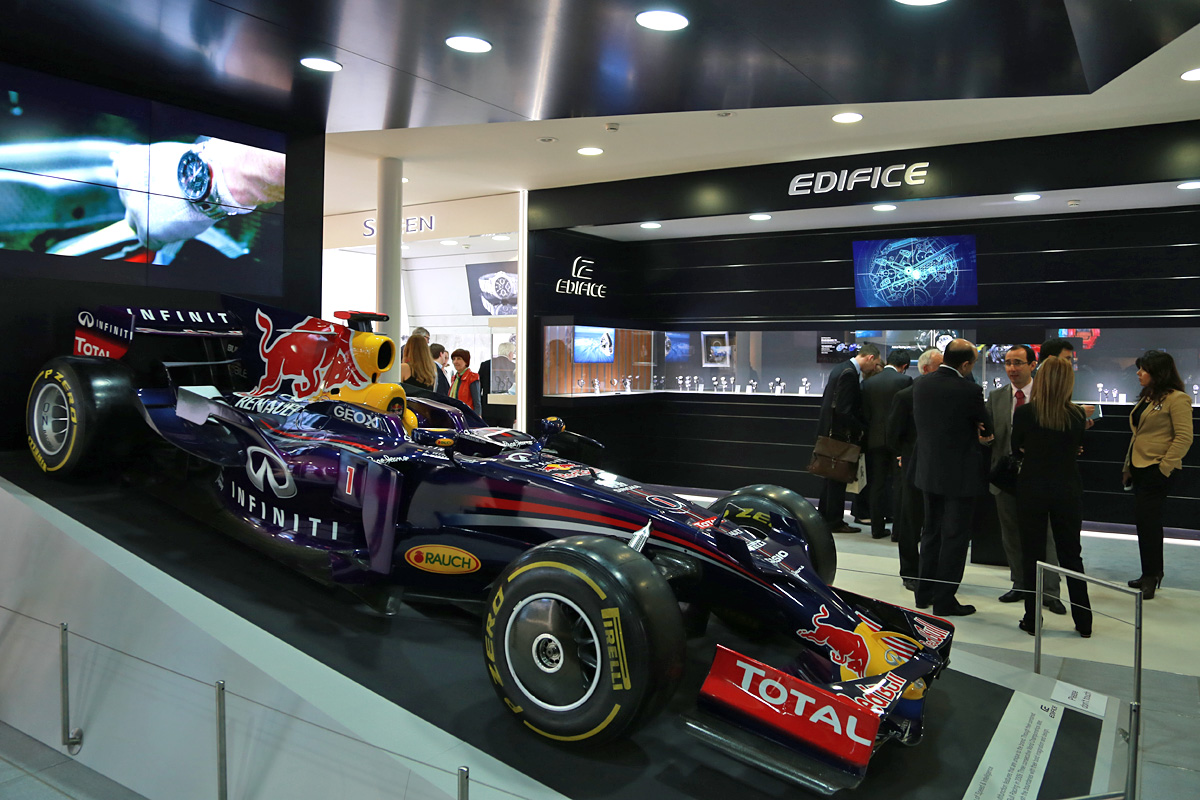 F1 レッドブル・レーシングのピットクルーが腕時計に求めた機能とは？：BASEL WORLD 2013（1/2 ページ） - ITmedia  ビジネスオンライン