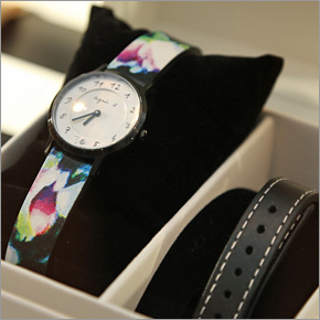 アニエスベー 腕時計　日本上陸30周年記念モデル