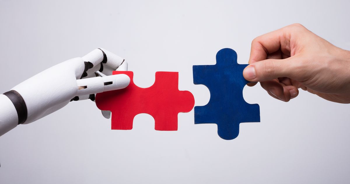 人間、チャットbot、協働ロボットが共存する労働環境に必要な管理スキルとは：目に見える自動化と、目には見えない自動化